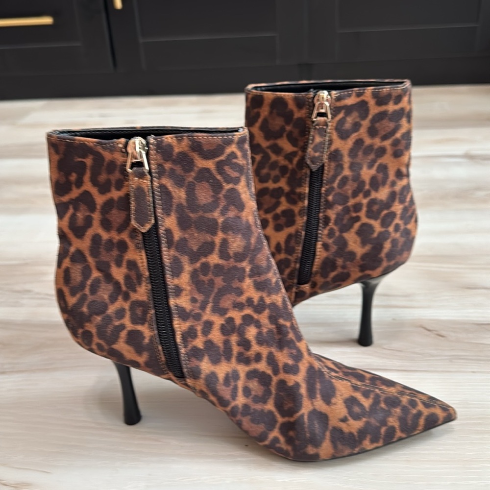 Nine West Leopard Print Pointed Toe Heeled Booties Size 8 NWOT - Picture 3 of 7